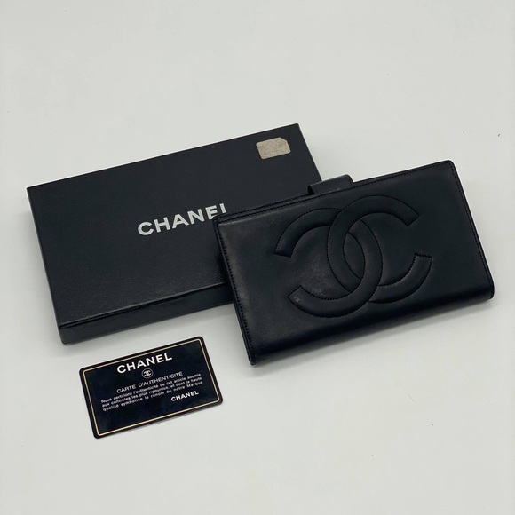 CHANEL Handbags - Chanel wallet